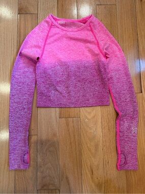 Cropped PINK workout shirt